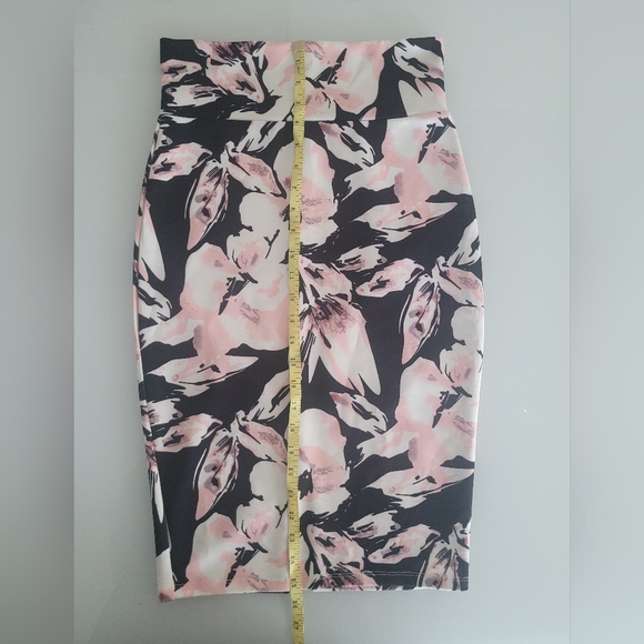 Revamped Black/White Floral High Waist Pencil Skirt Size Small - Picture 5 of 5